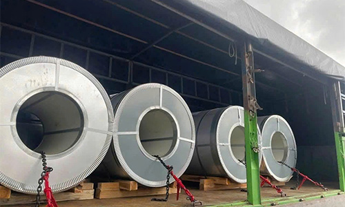 Vận chuyển hàng hóa bằng xe tải